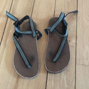 Earth Runner kids sandals